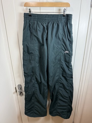 Nike sportswear essentials - nike,